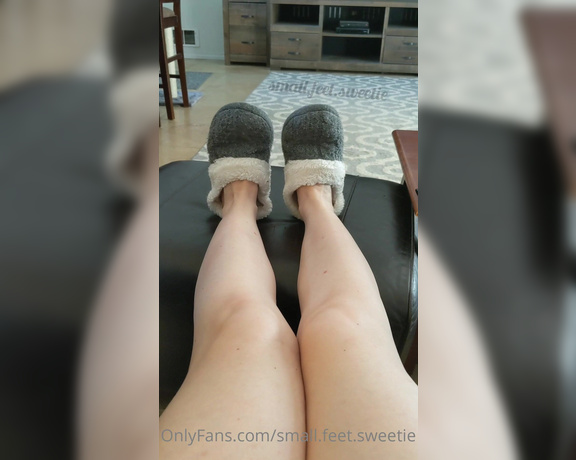 Goddess Alyssa aka small.feet.sweetie OnlyFans - Some pics and a vid from the morning of the pink Bombas socks shoot! 1