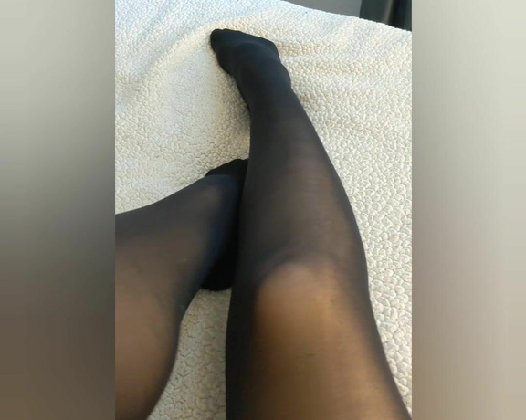 Goddess Alyssa aka small.feet.sweetie OnlyFans - Wiggling my toes in my black nylons