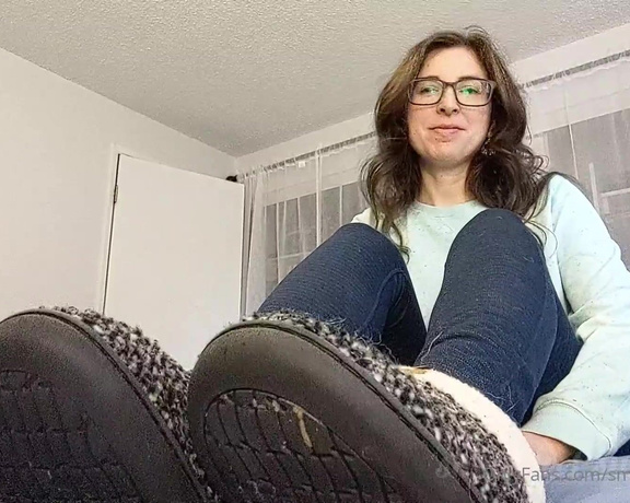 Goddess Alyssa aka small.feet.sweetie OnlyFans - I wear these slippers all the time! Gotta keep these feet warm