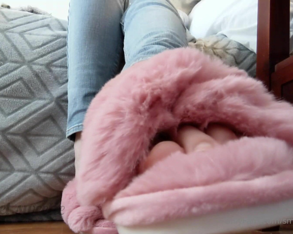 Goddess Alyssa aka small.feet.sweetie OnlyFans - Feel how soft they are! Arent my toes cute peeking out of them