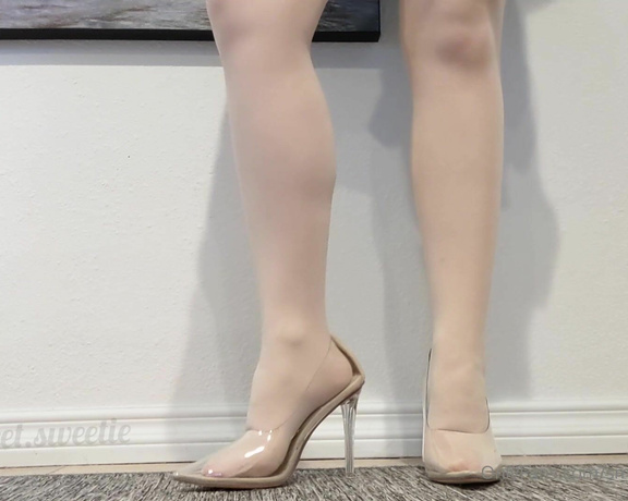 Goddess Alyssa aka small.feet.sweetie OnlyFans - I just love playing with these heels!