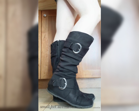 Goddess Alyssa aka small.feet.sweetie OnlyFans - Its definitely boots season! Are you a fan