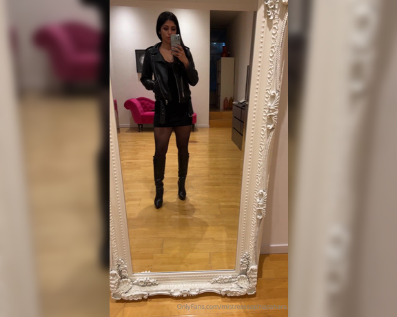 Mistress Sophia Sahara aka mistresssophiasahara OnlyFans - Who likes Mommys outfit