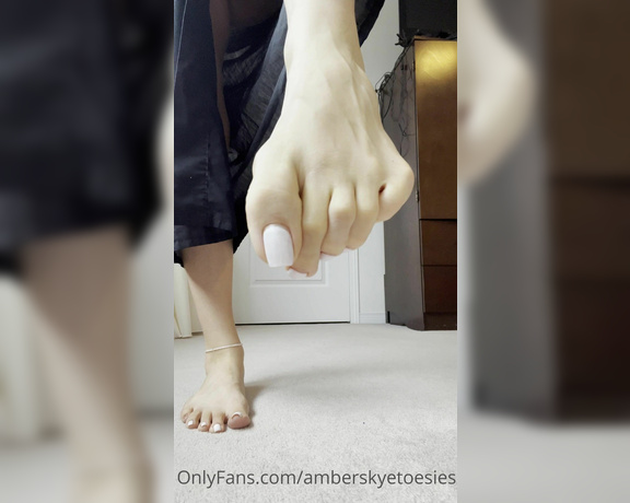 Ambtoesies aka ambtoesies OnlyFans - Dry skin New colour Pedi What