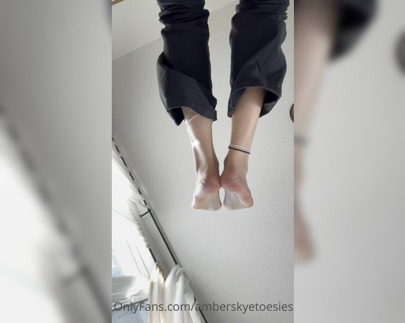 Ambtoesies aka ambtoesies OnlyFans - Happy Feet Friday