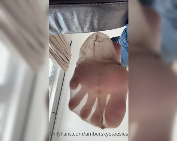 Ambtoesies aka ambtoesies OnlyFans - Web feet Omg #giantess