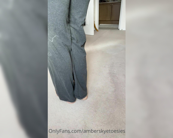 Ambtoesies aka ambtoesies OnlyFans - Lol still got bare toes oooooo oooo