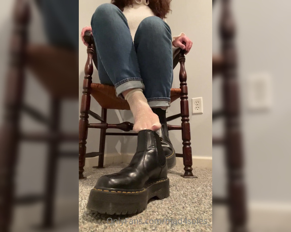 Goddess Mads aka mad4soles_ OnlyFans - Took this video after a loooong day walking around the city & at the airport 17 hours to be exact)