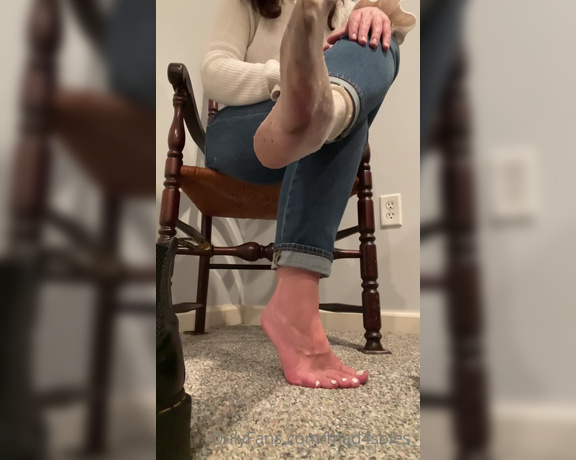 Goddess Mads aka mad4soles_ OnlyFans - Took this video after a loooong day walking around the city & at the airport 17 hours to be exact)