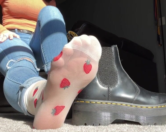 Goddess Mads aka mad4soles_ OnlyFans - Boot removal, showing off my soles in nylon socks, sock removal, showing off my ass in jeans & bare