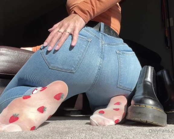 Goddess Mads aka mad4soles_ OnlyFans - Boot removal, showing off my soles in nylon socks, sock removal, showing off my ass in jeans & bare
