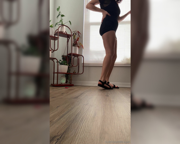 Ivory Soles aka ivorysoles OnlyFans - Showing off my new tevas