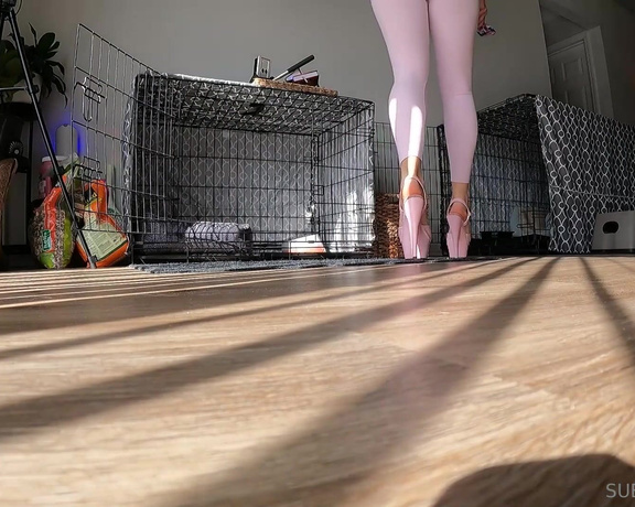 Ivory Soles aka ivorysoles OnlyFans - Unaware giantess ivory in heels )
