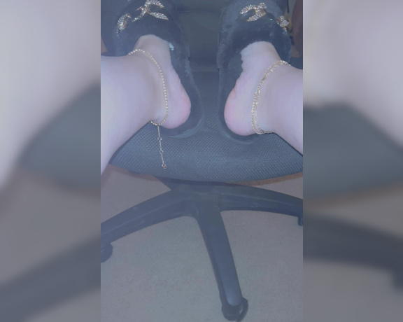 Foot fetish blonde aka fetishblonde OnlyFans - I can’t stop looking at my toes This pedicure is so sexy on me I love it Just a video showing off