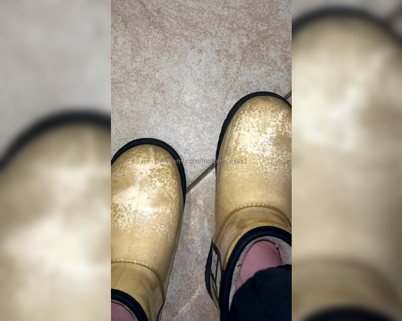 Footprincessx1 aka footprincessx1 OnlyFans - You can see the sweat thru my boots it was a longgggg day my feet were swollen I could use