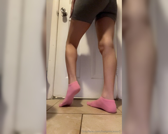 Footprincessx1 aka footprincessx1 OnlyFans - Sock removal with wiggles and toe spreads