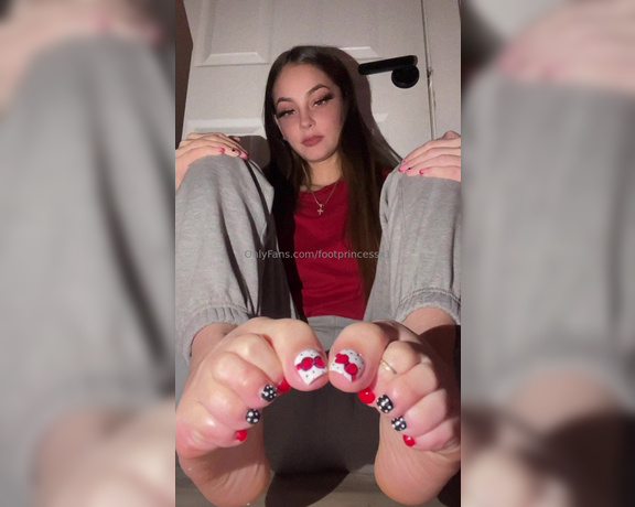 Footprincessx1 aka footprincessx1 OnlyFans - Wiggles , scrunches , spreads , fj position , oiled soles and more