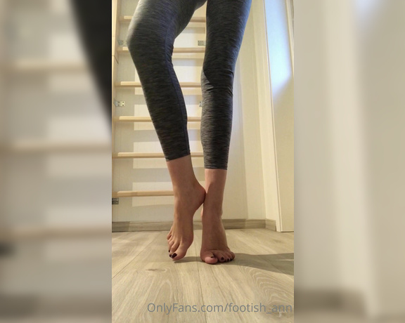 Goddess Anna aka footish_ann OnlyFans - No, I wasn’t training here , I was just messing around and stretching a bit just my leggings, so 3