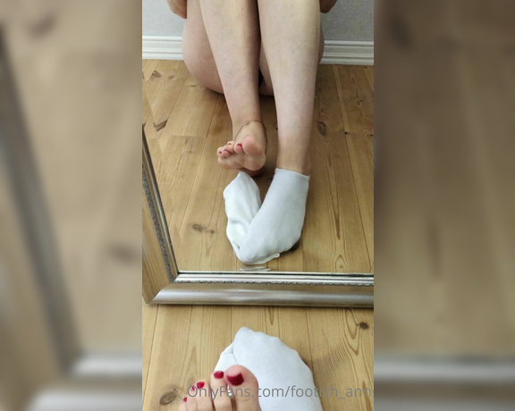 Goddess Anna aka footish_ann OnlyFans - Came home from work, taking my socks off one by one 3 minutes long video , you get to see a lot