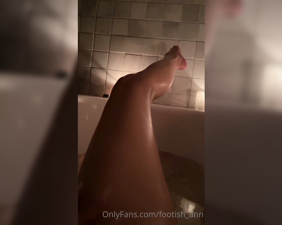 Goddess Anna aka footish_ann OnlyFans - In my bathtub touching myself… my feet are so soft and the way my wet skin shines in candlelight