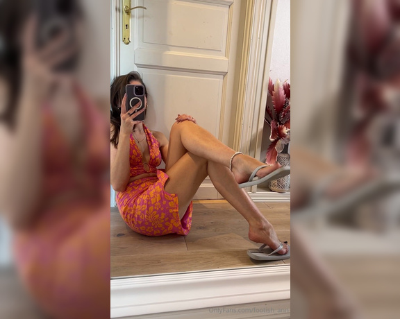 Goddess Anna aka footish_ann OnlyFans - My high arches are pure heaven this is me telling you what I love doing when wearing flip flops