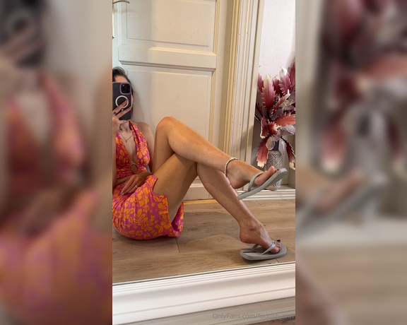 Goddess Anna aka footish_ann OnlyFans - My high arches are pure heaven this is me telling you what I love doing when wearing flip flops