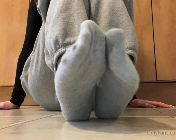 Goddesskayy aka goddesskayy OnlyFans - I did so much running around today, my feet are killing me! But imagine how good my socks smell righ