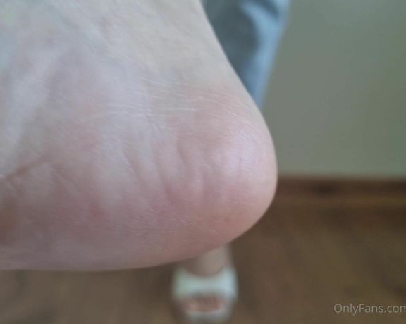 Goddess Elisa aka goddesselisaa OnlyFans - Hello, footboys! I think it must be awful to be in your position Just admiring my feet and wishing