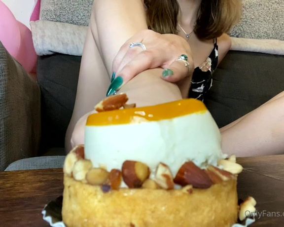 Goddesskayy aka goddesskayy OnlyFans - Messy little birthday girl