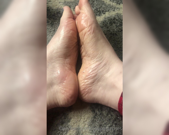 Joeyofarches aka joeyofarches OnlyFans - Come look at my up close wrinkly soles