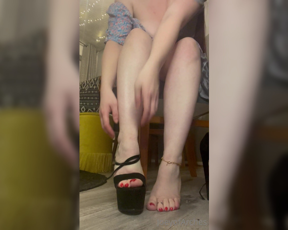 Joeyofarches aka joeyofarches OnlyFans - Wanna watch me try on some heels 1