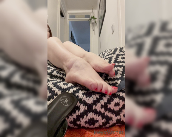 Joeyofarches aka joeyofarches OnlyFans - Teasing you with my meaty , flexible , tiny feet is my favourite thing