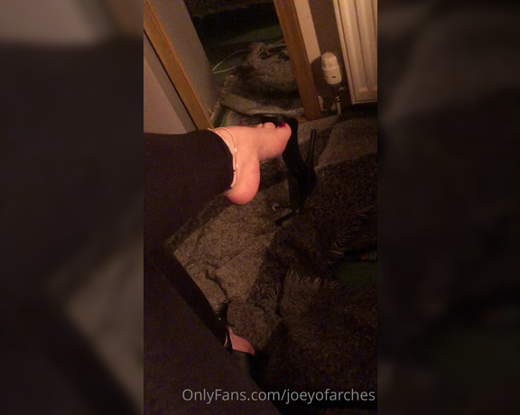 Joeyofarches aka joeyofarches OnlyFans - Just a little dangle for my faves Love you and thanks for supporting me and my tiny little feet