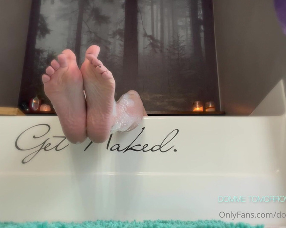 Ms Tomorrow aka dommetomorrow OnlyFans - FEET!!!! Heres one yummy minute from the new clip Im about to post to My clip stores & Im about