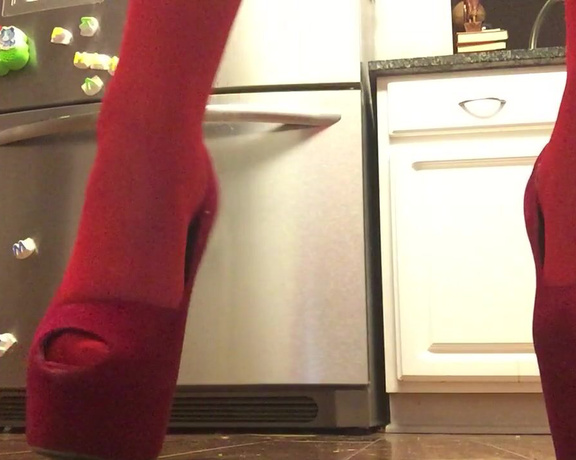 Ms Tomorrow aka dommetomorrow OnlyFans - Video clip! Get in this kitchen Worship Mommy’s feet & heels