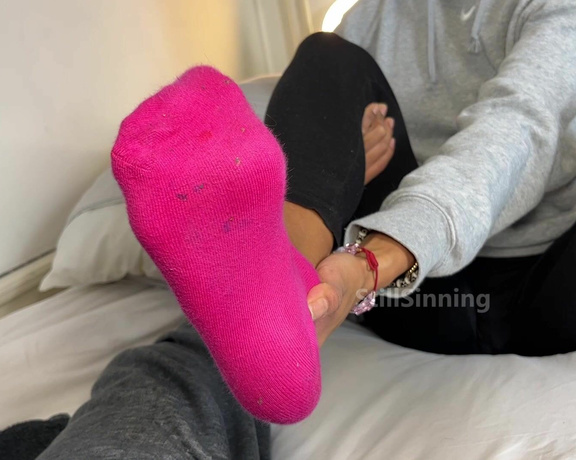 StillSinning aka stillsinning OnlyFans - He gave me a Big Surprise on my Gym socks