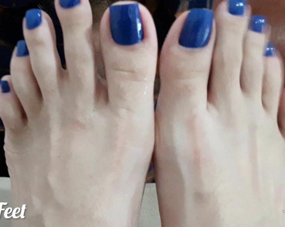 Thefeetoflola aka thefeetoflola OnlyFans - I started our adventure with a neat footworship The hot mouth of my slave enveloping my long toes