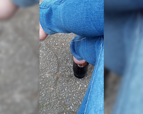 Thefeetoflola aka thefeetoflola OnlyFans - Outdoor dangling  Black flats  6 min