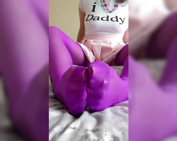 Vegan_footqueen aka vegan_footqueen OnlyFans - A much better version is coming to your DM later [Purple nylons 1mins 50secs]