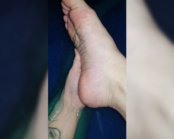 Vegan_footqueen aka vegan_footqueen OnlyFans - Wet Wet