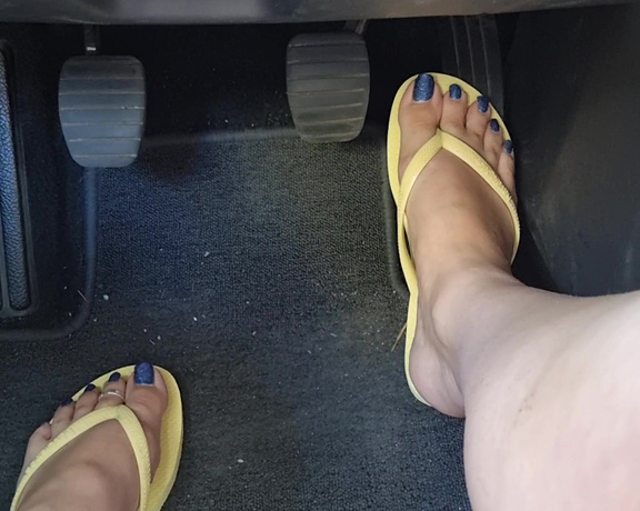 Vegan_footqueen aka vegan_footqueen OnlyFans - Fun fact I can only drive in flipflops