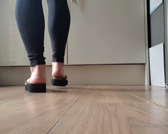 Vegan_footqueen aka vegan_footqueen OnlyFans - Showing off my feet