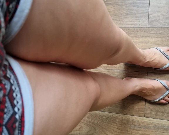 Vegan_footqueen aka vegan_footqueen OnlyFans - Legs, toes & flipflops