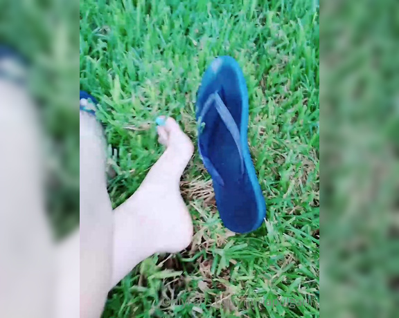 Feetvampire aka feetvampire OnlyFans - En el parque