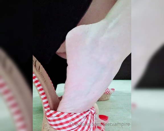 Feetvampire aka feetvampire OnlyFans - OhhhhSiiiiii