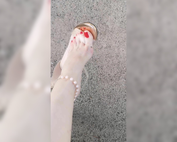 Feetvampire aka feetvampire OnlyFans - Dangling