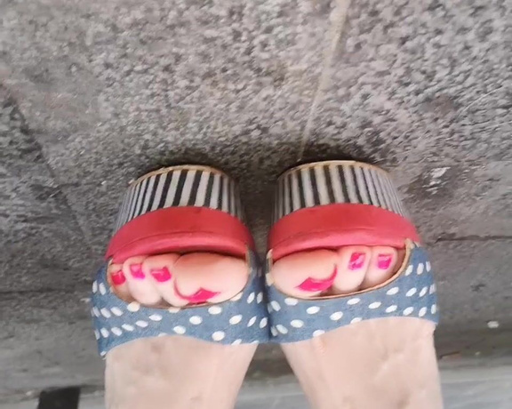 Feetvampire aka feetvampire OnlyFans - Dangling