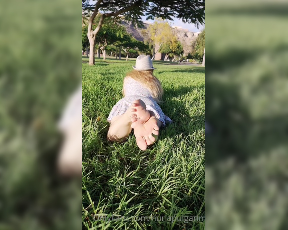 Feetvampire aka feetvampire OnlyFans - The pose Soles en el parque