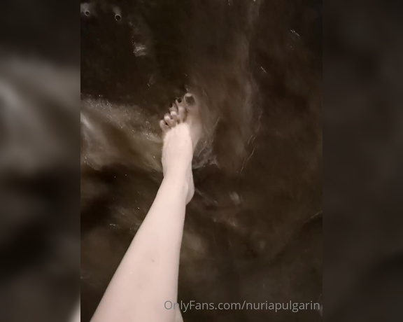 Feetvampire aka feetvampire OnlyFans - En la playa de noche, porque soy vampira