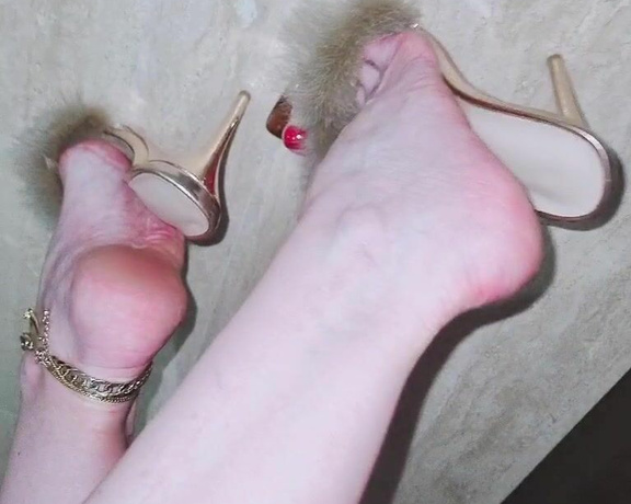 Feetvampire aka feetvampire OnlyFans - Con mis nuevas mules